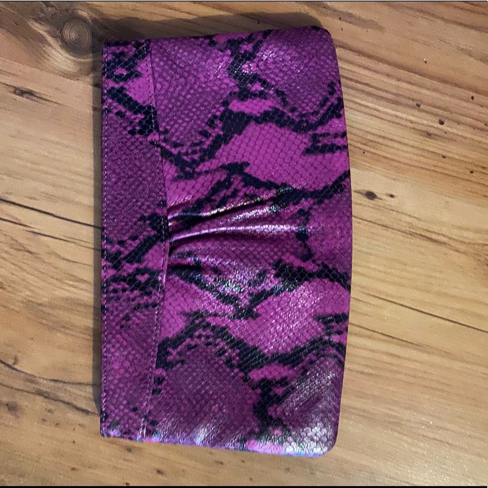 2/$30 - Banana Republic - Vintage Leather Clutch 💗